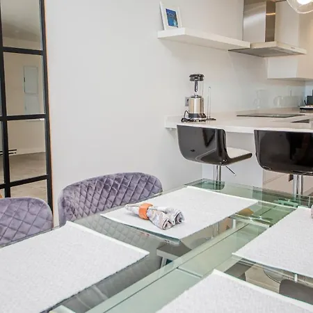 Blue B5-403 Apartment *